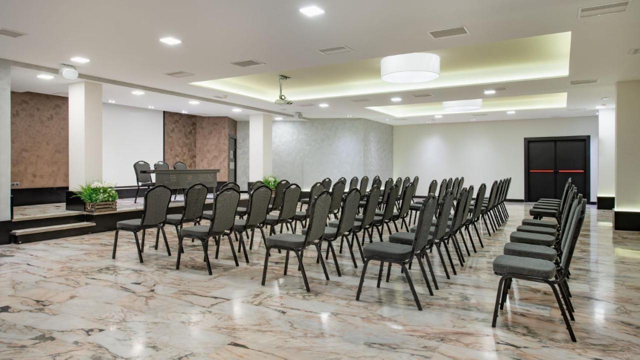 Hotel Parque Real Ciudad Real Bagian luar foto